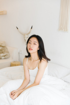 他强把手指伸进我的下面